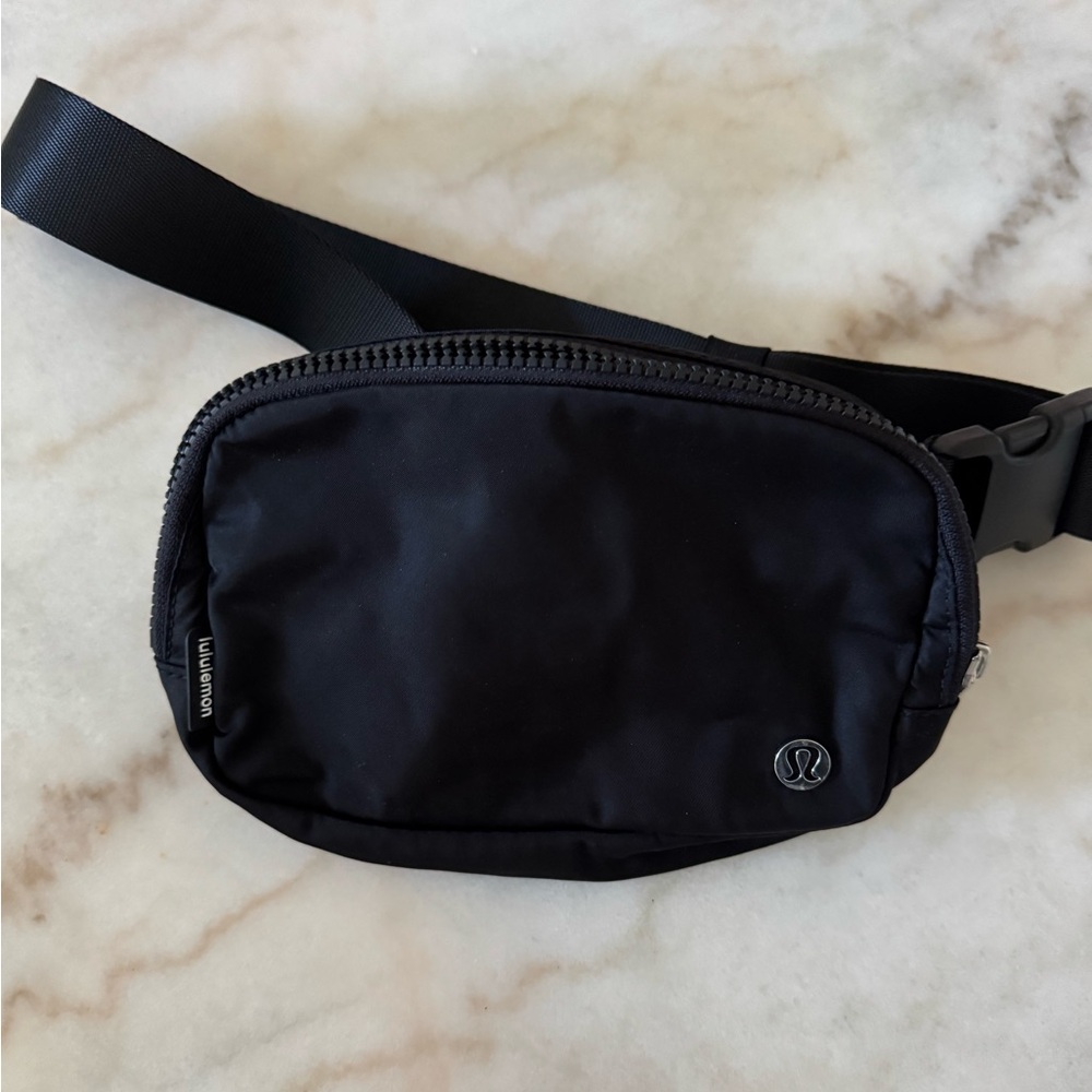 Lululemon Everywhere Belt Bag